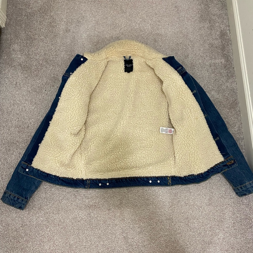 XS New Look denim jacket with Sherpa linen EXCELLENT condition. Great for fall.